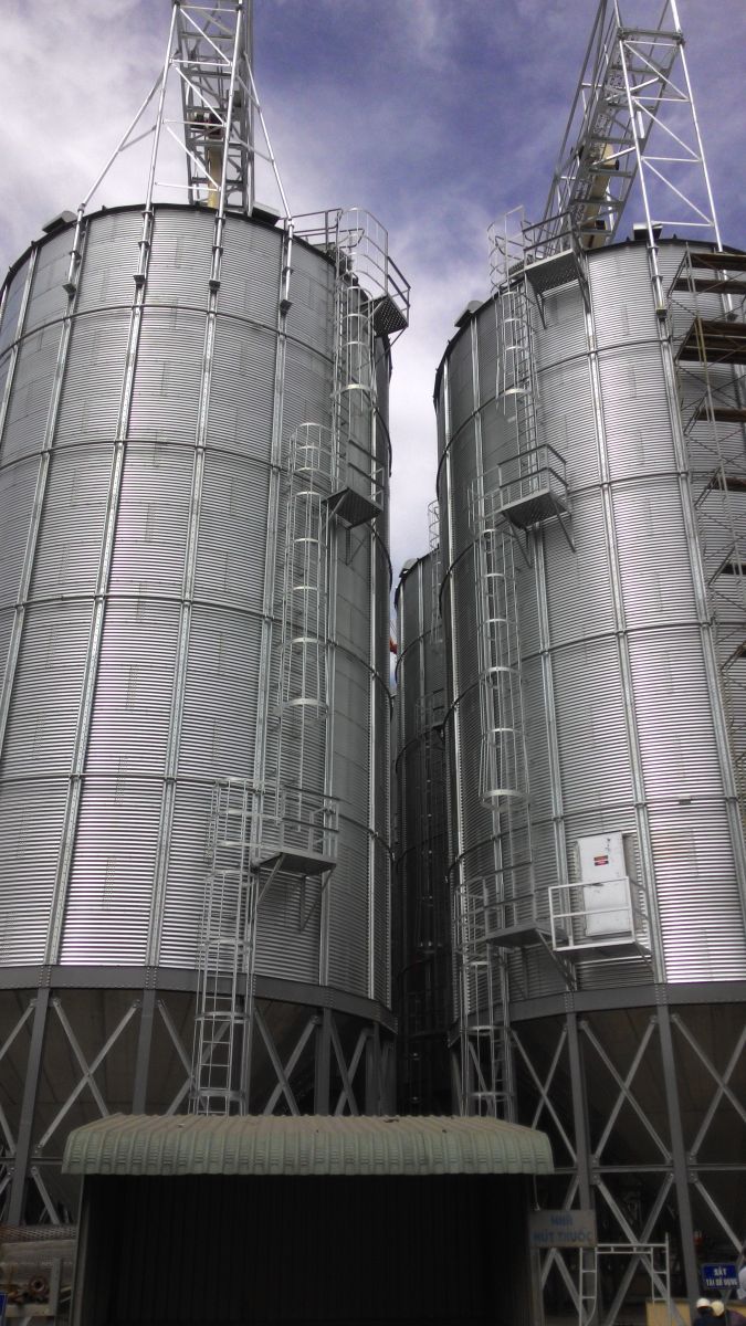 Lắp đặt silo chứa lúa, ngô - Nhà máy bột mì cty Inter Flour